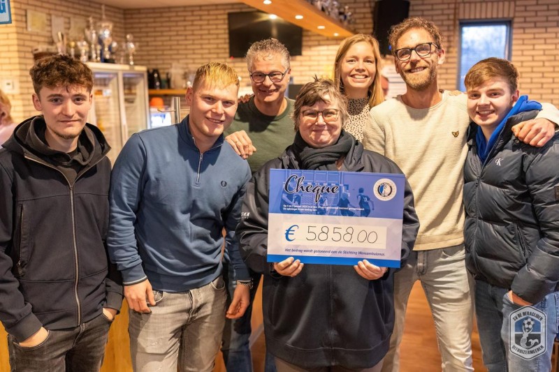 Cheque voor wensambulance