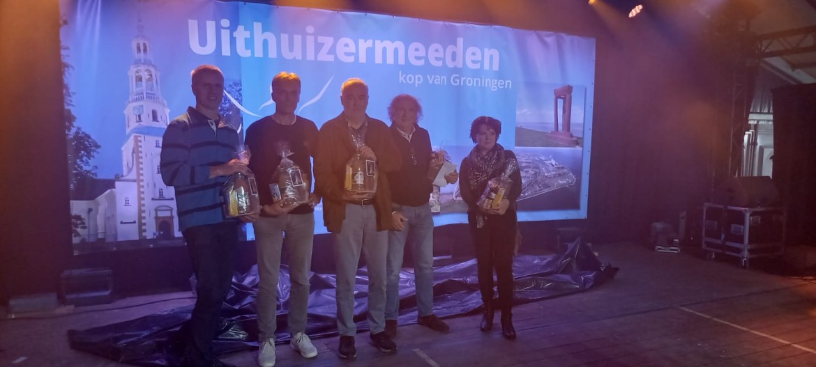 Met van links naar rechts: Philip Eisinga, Pieter Boneschansker, Henk Koopman, Jan van de Wal en Harma Dost.(helaas iets te donkere foto)  